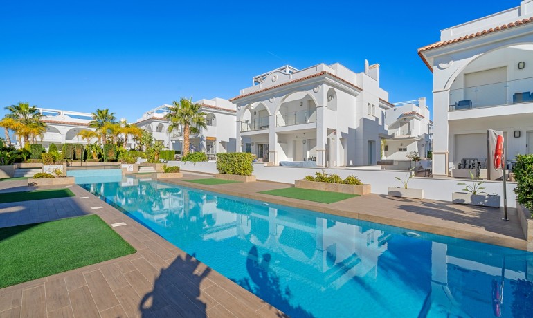 Herverkoop - Huis -
Cuidad Quesada* - Doña pepa