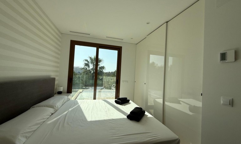 Herverkoop - Villa -
Orihuela* - Las Colinas Golf