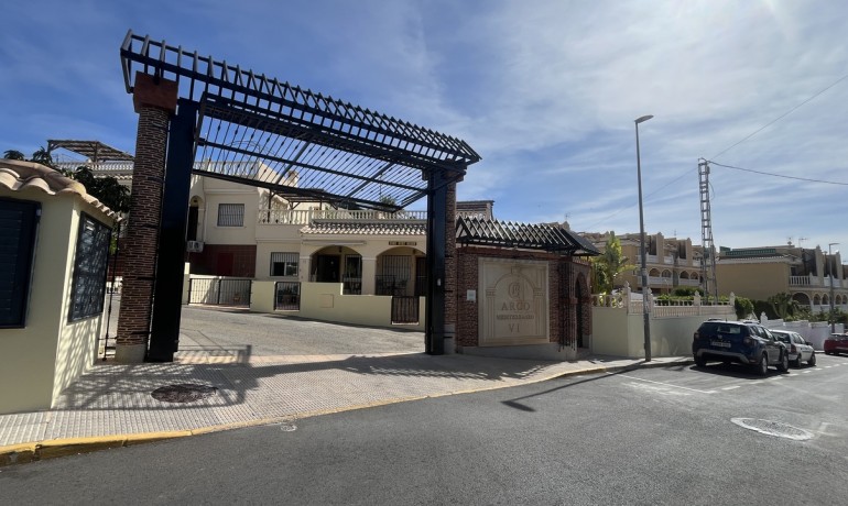 Herverkoop - Huis -
Algorfa* - Algorfa