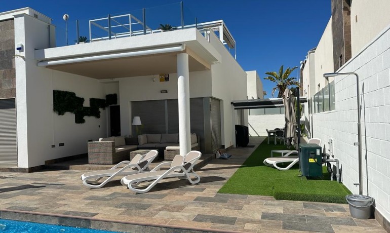 Revente - Villa -
Orihuela Costa* - Villamartin*