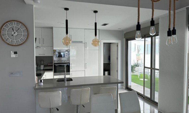 Revente - Villa -
Orihuela Costa* - Villamartin*