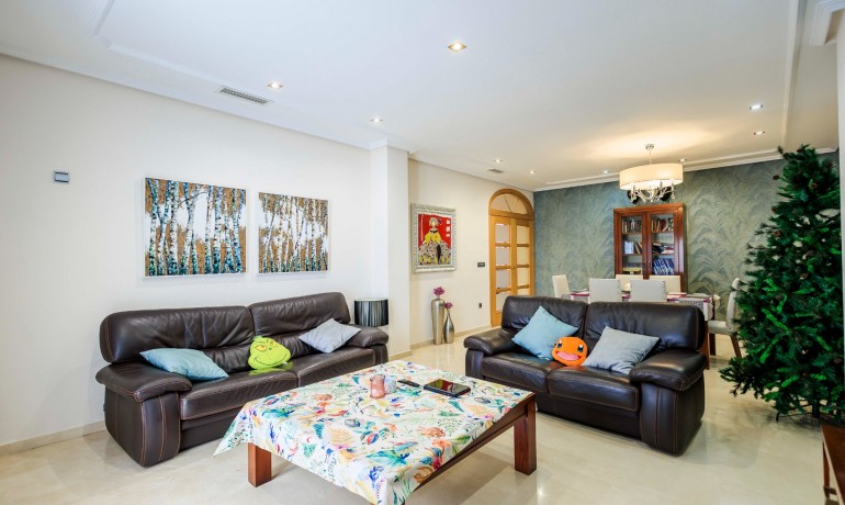 Revente - Villa -
San Isidro