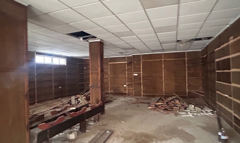 Venta - Comercial -
Jacarilla