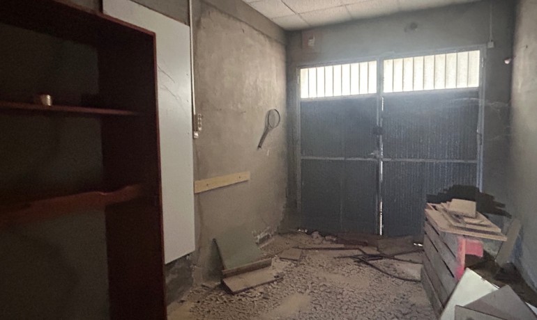 Venta - Comercial -
Jacarilla