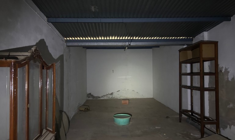 Venta - Comercial -
Jacarilla