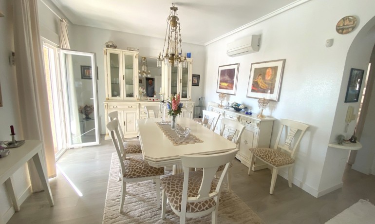 Herverkoop - Villa -
Cuidad Quesada* - Central Quesada