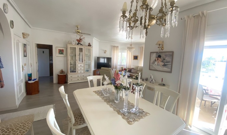 Herverkoop - Villa -
Cuidad Quesada* - Central Quesada