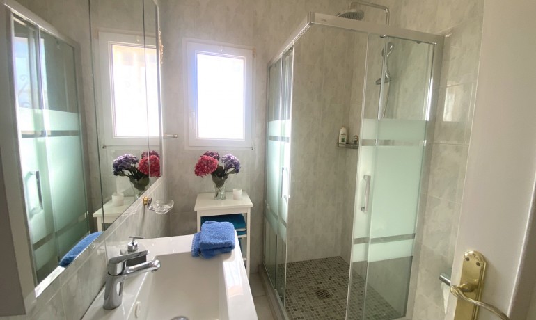 Herverkoop - Villa -
Cuidad Quesada* - Central Quesada