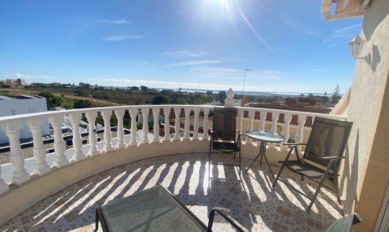 Herverkoop - Villa -
Cuidad Quesada* - Central Quesada