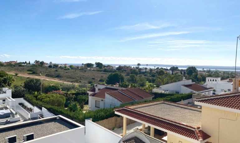 Herverkoop - Villa -
Cuidad Quesada* - Central Quesada