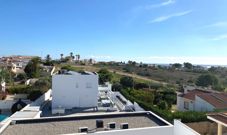 Herverkoop - Villa -
Cuidad Quesada* - Central Quesada