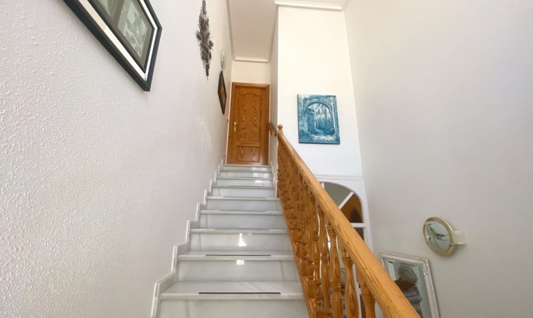 Herverkoop - Villa -
Cuidad Quesada* - Central Quesada