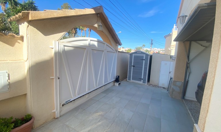 Herverkoop - Villa -
Cuidad Quesada* - Central Quesada