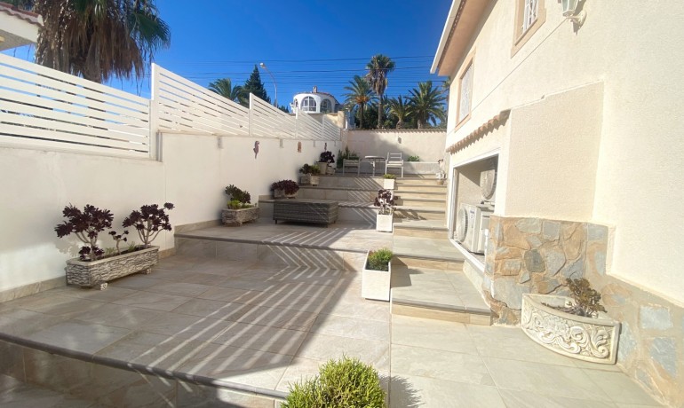 Herverkoop - Villa -
Cuidad Quesada* - Central Quesada