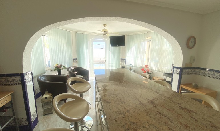 Herverkoop - Villa -
Cuidad Quesada* - Central Quesada