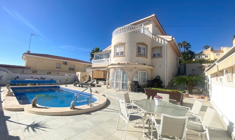 Herverkoop - Villa -
Cuidad Quesada* - Central Quesada