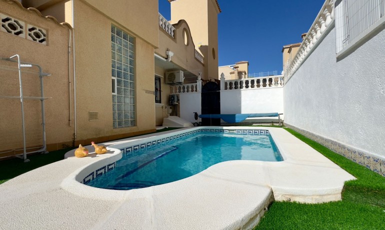 Herverkoop - Huis -
Orihuela Costa* - Villamartin*