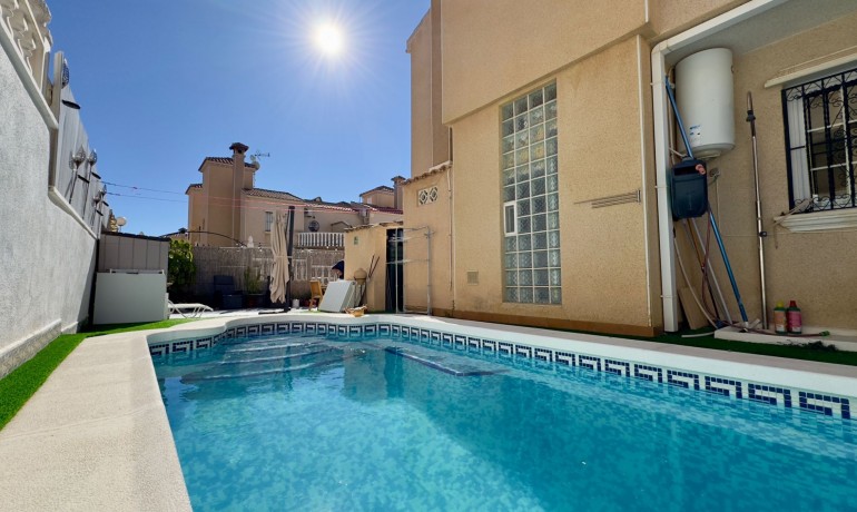 Herverkoop - Huis -
Orihuela Costa* - Villamartin*