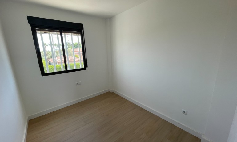 Herverkoop - Huis -
Alicante* - Daya Nueva - Town