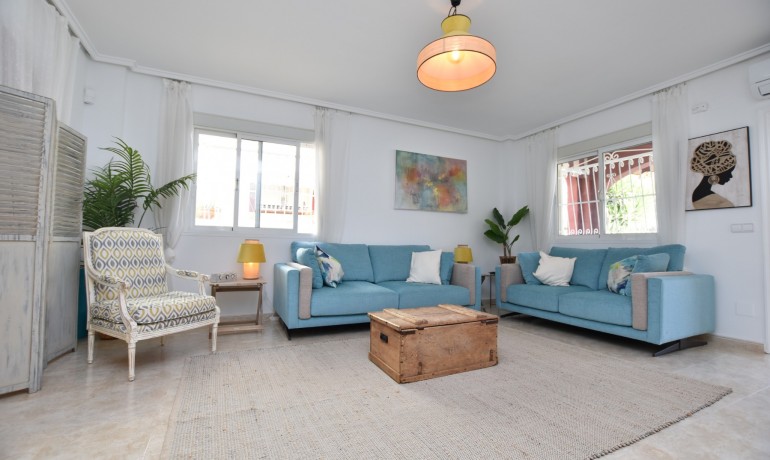 Herverkoop - Huis -
Cuidad Quesada* - Doña Pepa