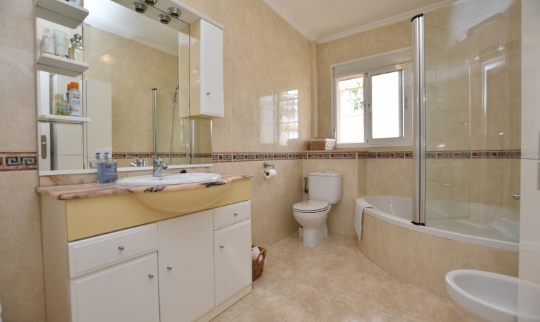 Herverkoop - Huis -
Cuidad Quesada* - Doña Pepa