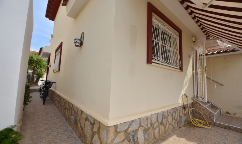 Herverkoop - Huis -
Cuidad Quesada* - Doña Pepa