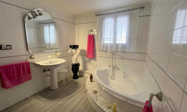 Herverkoop - Huis -
Formentera del Segura