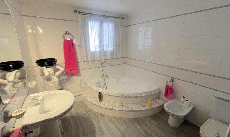 Herverkoop - Huis -
Formentera del Segura