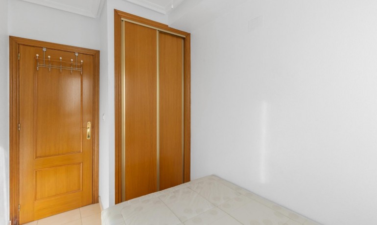 Herverkoop - Appartement / Flat -
Torrevieja* - Estacion de autobuses