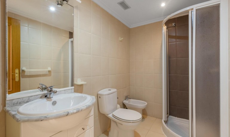 Herverkoop - Appartement / Flat -
Torrevieja* - Estacion de autobuses