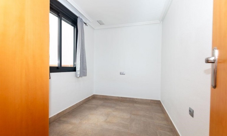 Herverkoop - Appartement / Flat -
La Mata - La Mata - Town