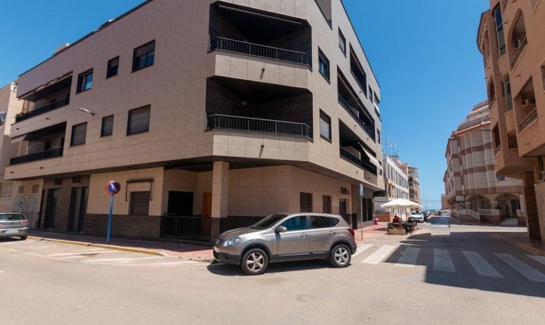 Herverkoop - Appartement / Flat -
La Mata - La Mata - Town