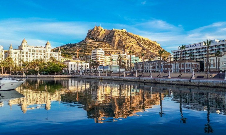 Nieuwbouw - Appartement / Flat -
Alicante* - Centro