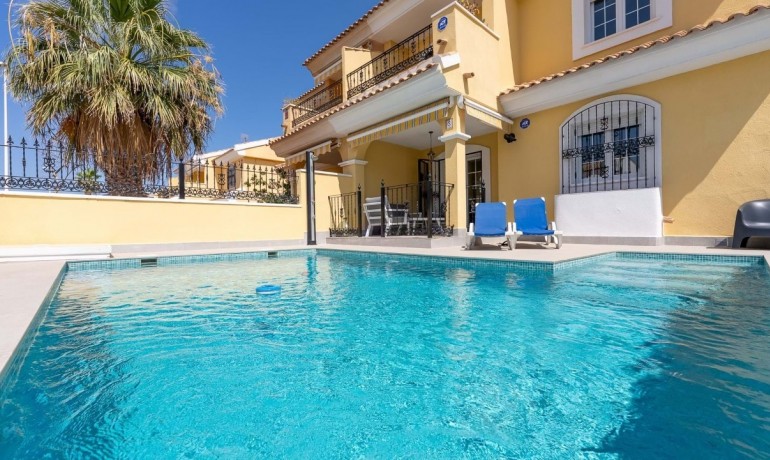 Venta - Villa -
Villamartin - Los Dolses