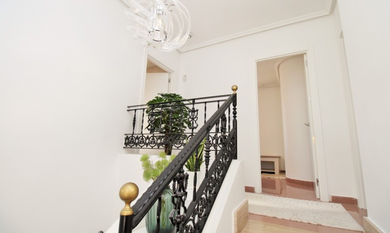 Venta - Villa -
Villamartin - Los Dolses