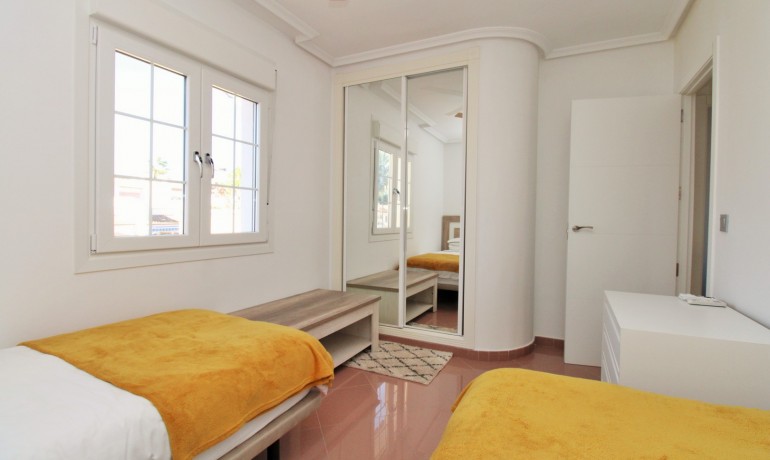 Venta - Villa -
Villamartin - Los Dolses