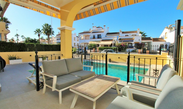 Venta - Villa -
Villamartin - Los Dolses