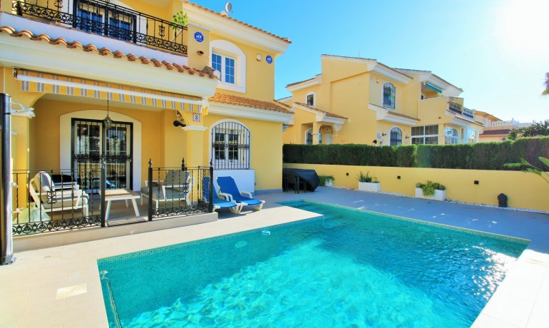 Venta - Villa -
Villamartin - Los Dolses