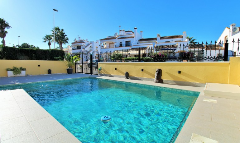 Venta - Villa -
Villamartin - Los Dolses