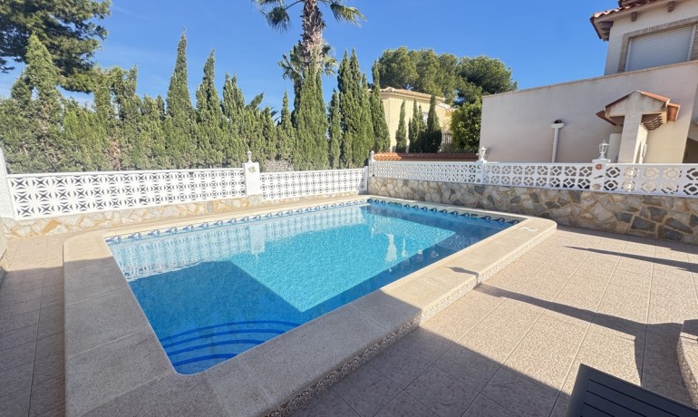 Venta - Villa -
Villamartin