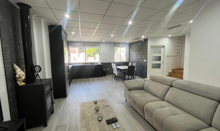 Venta - Casa -
Algorfa