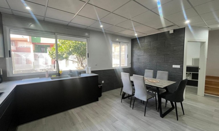 Venta - Casa -
Algorfa