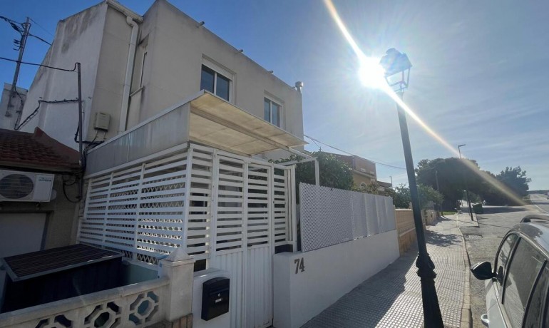 Venta - Casa -
Algorfa