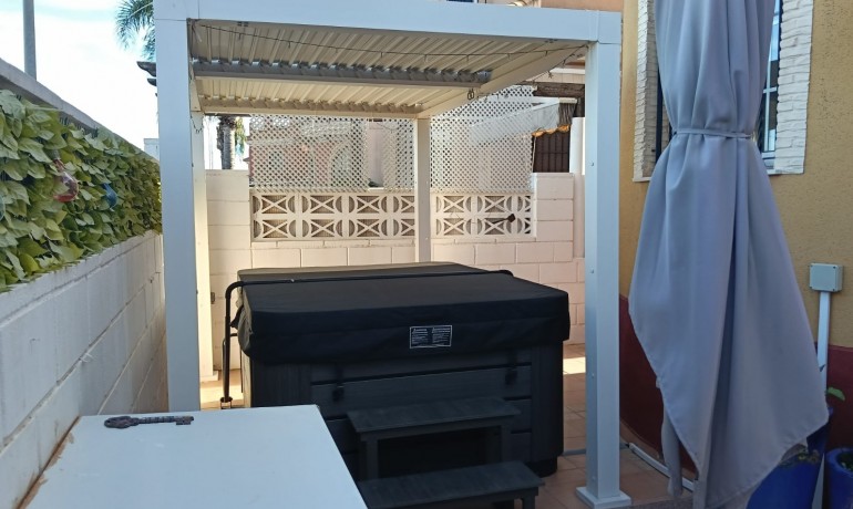 Herverkoop - Villa -
Los Montesinos* - La Herrada