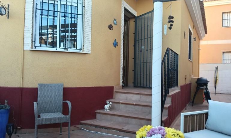 Herverkoop - Villa -
Los Montesinos* - La Herrada