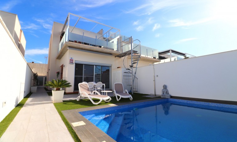 Herverkoop - Villa -
Alicante* - Daya Vieja - Town