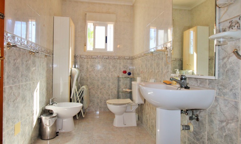 Venta - Casa -
Villamartin