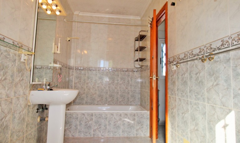 Venta - Casa -
Villamartin