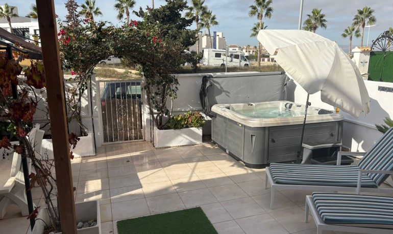 Herverkoop - Huis -
Algorfa* - Montemar