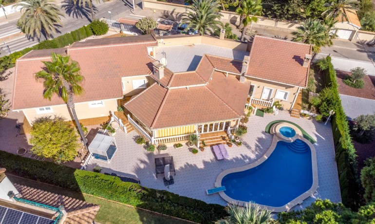 Herverkoop - Villa -
Orihuela Costa* - Cabo Roig